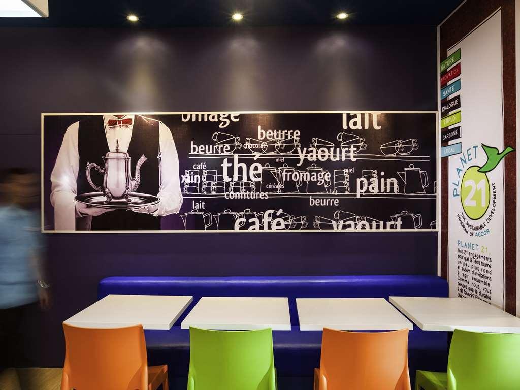 马卡萨机场宜必思快捷酒店 Mandai 外观 照片